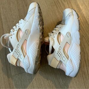 Nike Air Huarache Run GS Triple White Platinum 654275-110 Youth 6.5/ Women’s 8
